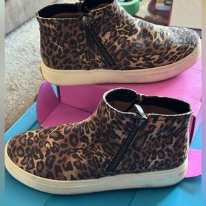 Leopard Print womens 9 Wide Shoes with Zipper high tops